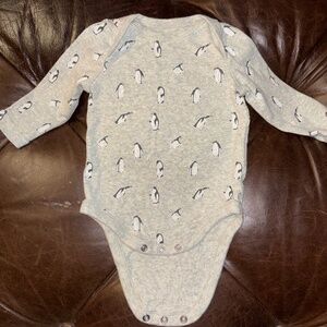 Gap onesie 3-6m